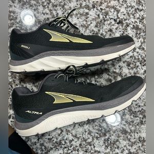 Altra Rivera 2 - Men’s Running shoes - Size 8.5 - Like New!!